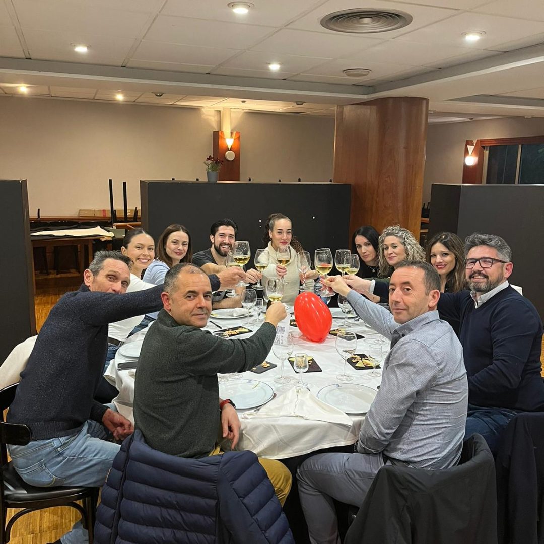 Cata de vinos para los socios del Club Cordillera.